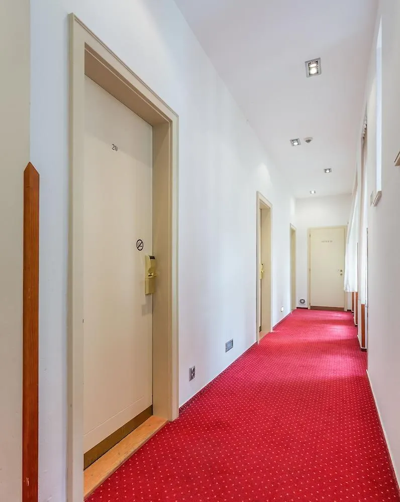 Ea Hotel Victoria Prague 4*,
